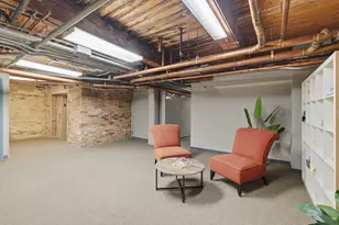 225 W Huron St, Chicago, IL 60654 - Photo 24