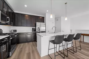 [Address not provided], South Elgin, IL 60177 - Photo 4