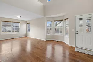 961 Sumac Ct, Lindenhurst, IL 60046 - Photo 10