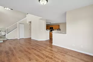 961 Sumac Ct, Lindenhurst, IL 60046 - Photo 6