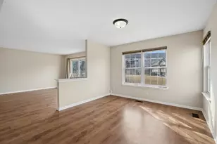 961 Sumac Ct, Lindenhurst, IL 60046 - Photo 8