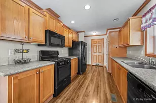 173 Northshore Rd, Elgin, IL 60123 - Photo 10