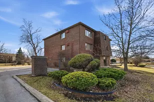 7535 Tiffany Dr, Orland Park, IL 60462 - Photo 2