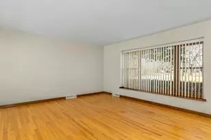 6429 W 114th St, Worth, IL 60482 - Photo 2