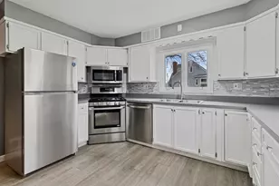 139 Elm St, Dekalb, IL 60115 - Photo 6