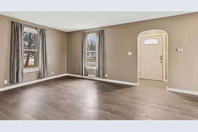 139 Elm Street, Dekalb, IL 60115 - Photo 4