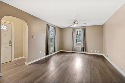 139 Elm Street, Dekalb, IL 60115 - Photo 2