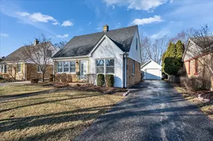 634 N Dryden Ave, Arlington Heights, IL 60004 - Photo 2