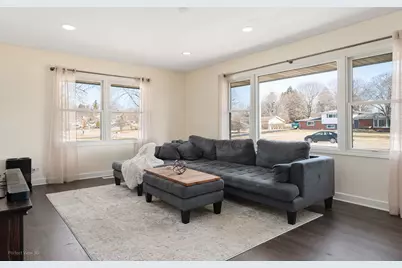 11N958 Almora Terrace, Elgin, IL 60124 - Photo 4