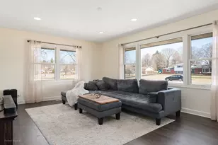 11N958 Almora Terrace, Elgin, IL 60124 - Photo 4