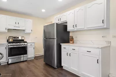 11N958 Almora Terrace, Elgin, IL 60124 - Photo 8