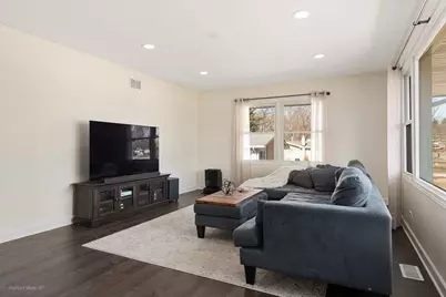 11N958 Almora Terrace, Elgin, IL 60124 - Photo 2