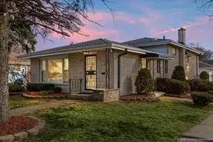 8855 S Richmond Ave, Evergreen Park, IL 60805 - Photo 2