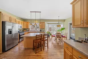 7N072 Willowbrook Dr, Saint Charles, IL 60175 - Photo 8