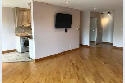 725 W Huntington Commons Road #401, Mount Prospect, IL 60056 - Photo 6