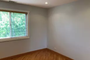 725 W Huntington Commons Rd, Mount Prospect, IL 60056 - Photo 8