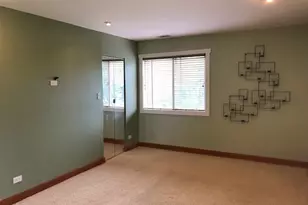 725 W Huntington Commons Rd, Mount Prospect, IL 60056 - Photo 10