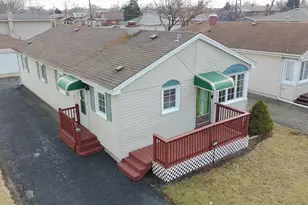 7827 Meade Ave, Burbank, IL 60459 - Photo 2