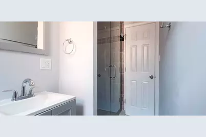 619 E Groveland Park, Chicago, IL 60653 - Photo 8