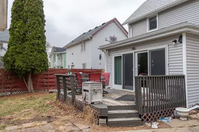 223 W Avon Street, Freeport, IL 61032 - Photo 2