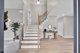 555 Bluestem Dr, Yorkville, IL 60560 - Photo 4