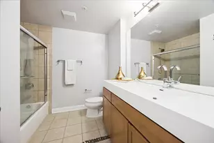 824 W Superior St, Chicago, IL 60642 - Photo 14
