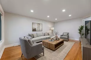 9747 S Harvard Ave, Chicago, IL 60628 - Photo 2