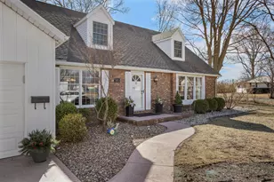 101 E Mansfield St, Bement, IL 61813 - Photo 2