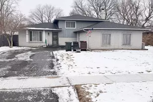 452 Manor Dr, Peotone, IL 60468 - Photo 1