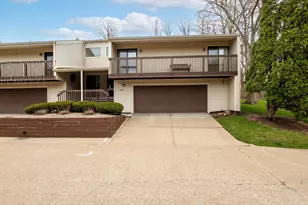 1208 35th St Dr, Moline, IL 61265 - Photo 2