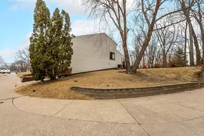 1208 35th Street Drive #M, Moline, IL 61265 - Photo 32