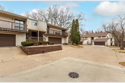 1208 35th Street Drive #M, Moline, IL 61265 - Photo 4
