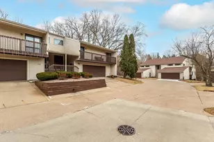 1208 35th St Dr, Moline, IL 61265 - Photo 4