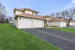2404 Danbury Dr, Woodridge, IL 60517 - Photo 2