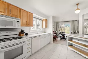 2404 Danbury Dr, Woodridge, IL 60517 - Photo 8