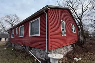 418 W Harrison St, Carrier Mills, IL 62917 - Photo 6