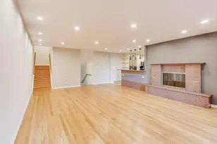 300 Boardwalk Pl, Park Ridge, IL 60068 - Photo 6