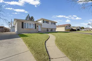 102 S Adeline Ave, Addison, IL 60101 - Photo 1