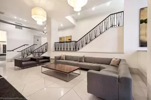 758 N Larrabee St, Chicago, IL 60654 - Photo 2