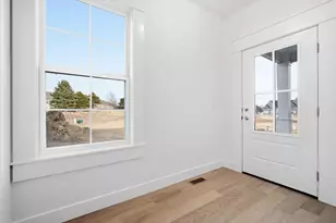 8 Stone Ml Ct, Bloomington, IL 61705 - Photo 4