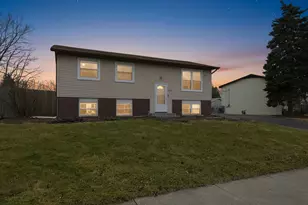 234 Malibu Dr, Bolingbrook, IL 60440 - Photo 2