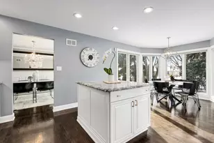 2S630 Ave Chateaux E, Oak Brook, IL 60523 - Photo 14