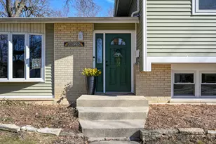 6825 Meadow Crest Dr, Downers Grove, IL 60516 - Photo 2