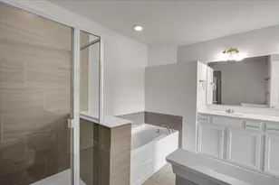 29W710 Everton Dr, Warrenville, IL 60555 - Photo 14