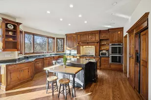 8S230 Hampton Cir, Naperville, IL 60540 - Photo 10