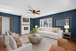 380 Dartmoor Dr, Crystal Lake, IL 60014 - Photo 2