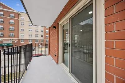 1041 Susan Collins Lane #203, Oak Park, IL 60302 - Photo 4