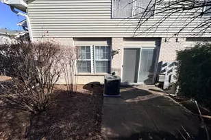 647 Beaver Ct, Naperville, IL 60563 - Photo 2