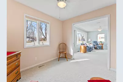 460 E Broadway Avenue, Crystal Lake, IL 60014 - Photo 14
