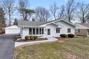 460 E Broadway Ave, Crystal Lake, IL 60014 - Photo 1